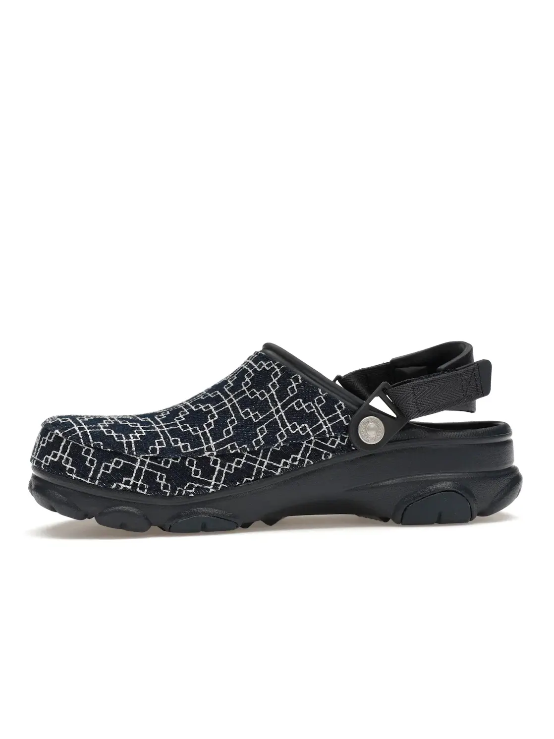 Мужские сабо-клоги с принтом Levis Sashiko Crocs Classic All-Terrain Clog Crocs — изображение 3 из 4, темно-синий/темно-синий