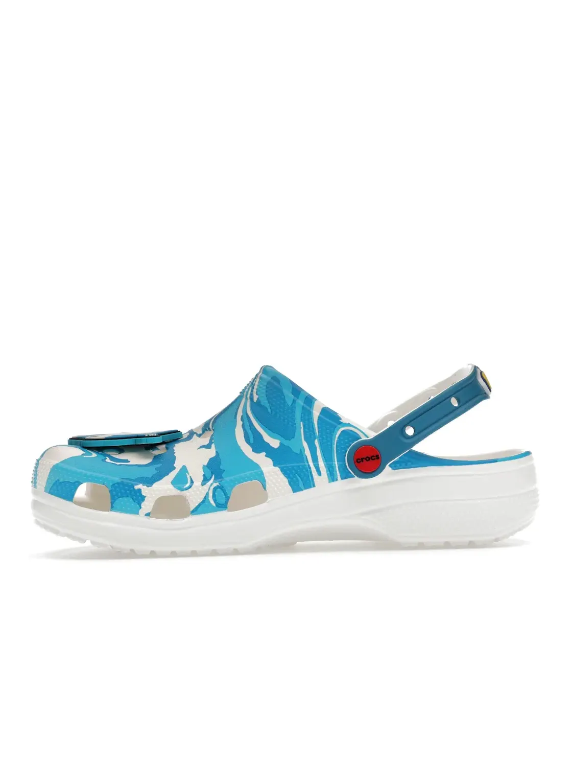 Мужские сабо с принтом Crocs Classic Clog Pokémon Snorlax Crocs — изображение 3 из 4, синий белый