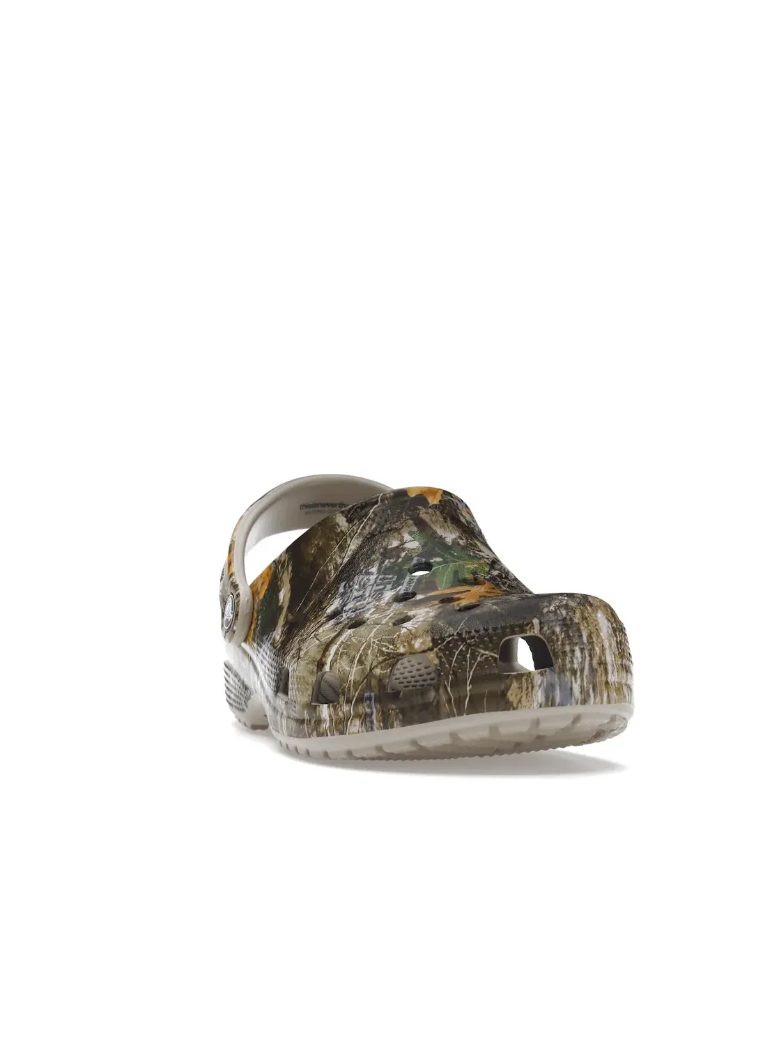 Мужские сабо с камуфляжным принтом Crocs Classic Clog, Edge Camo/Walnut — изображение 2 из 4