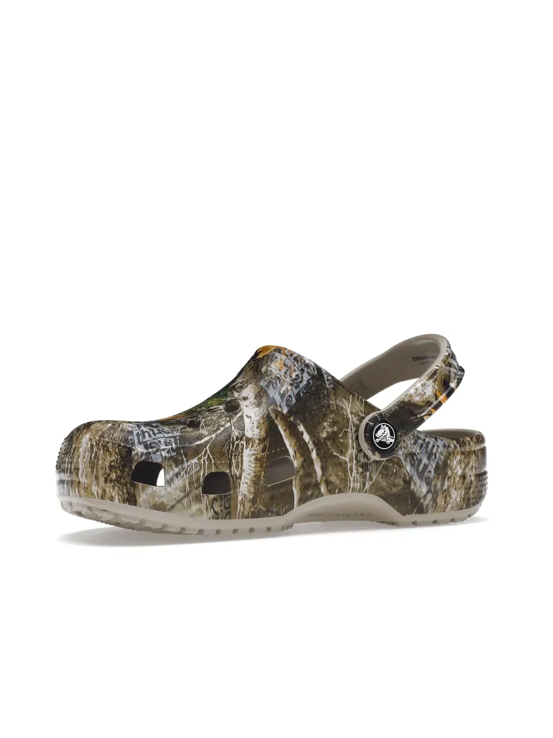 Мужские сабо с камуфляжным принтом Crocs Classic Clog, Edge Camo/Walnut — изображение 3 из 4