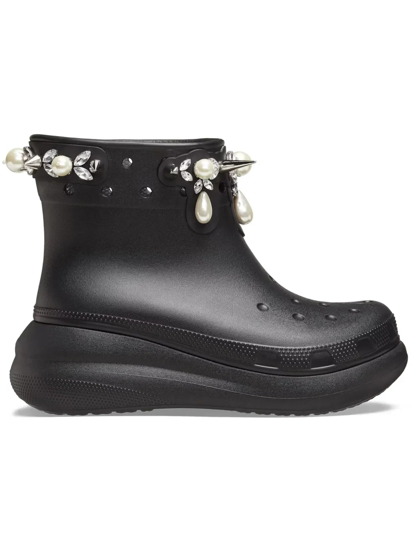 Женские ботинки Crocs Classic Crush Boot — изображение 1 из 2, черный