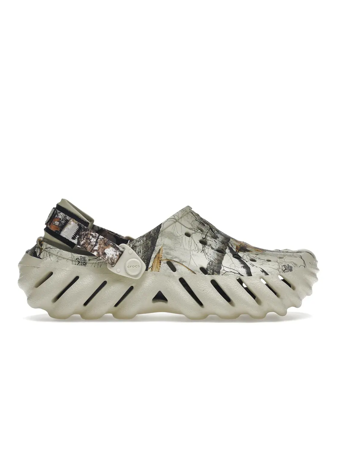 Мужские клоги Echo Clog Crocs, Bone/Camo — изображение 1 из 4