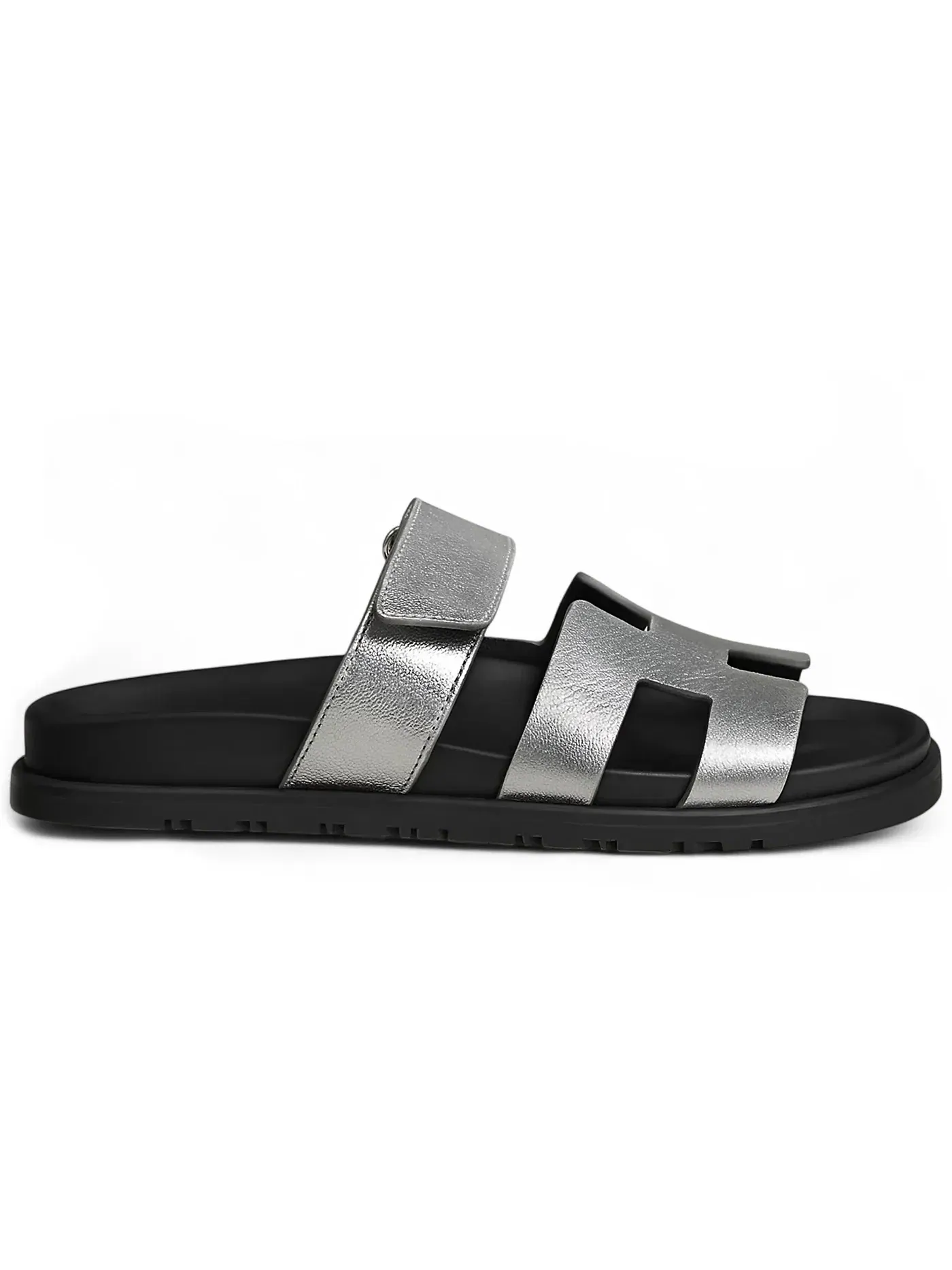 Женские сандалии-шлепанцы с металлическим покрытием Hermes Chypre Sandal, Gris Argenté — изображение 1 из 1