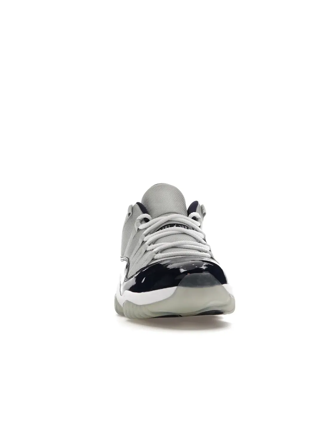 Мужские кроссовки низкие с патентованной кожей Jordan 11 Retro Low Jordan — изображение 2 из 4, серый/белый-темно-синий
