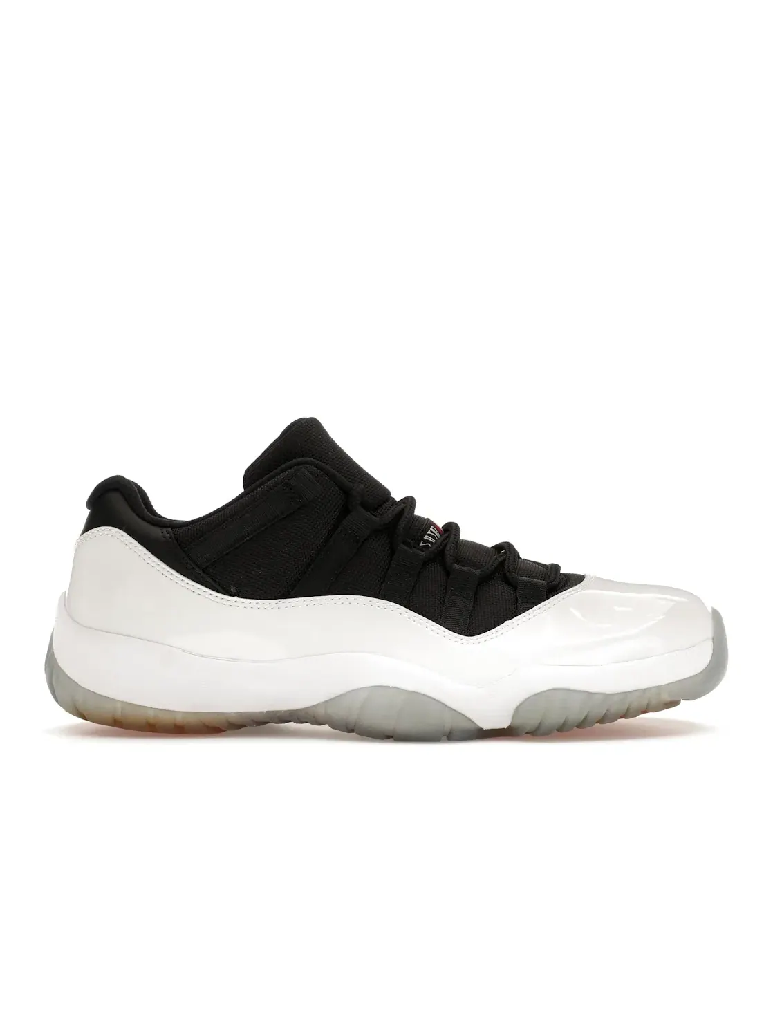 Мужские кроссовки Lifestyle с патентованной кожей Jordan 11 Retro Low Tuxedo Jordan — изображение 1 из 4