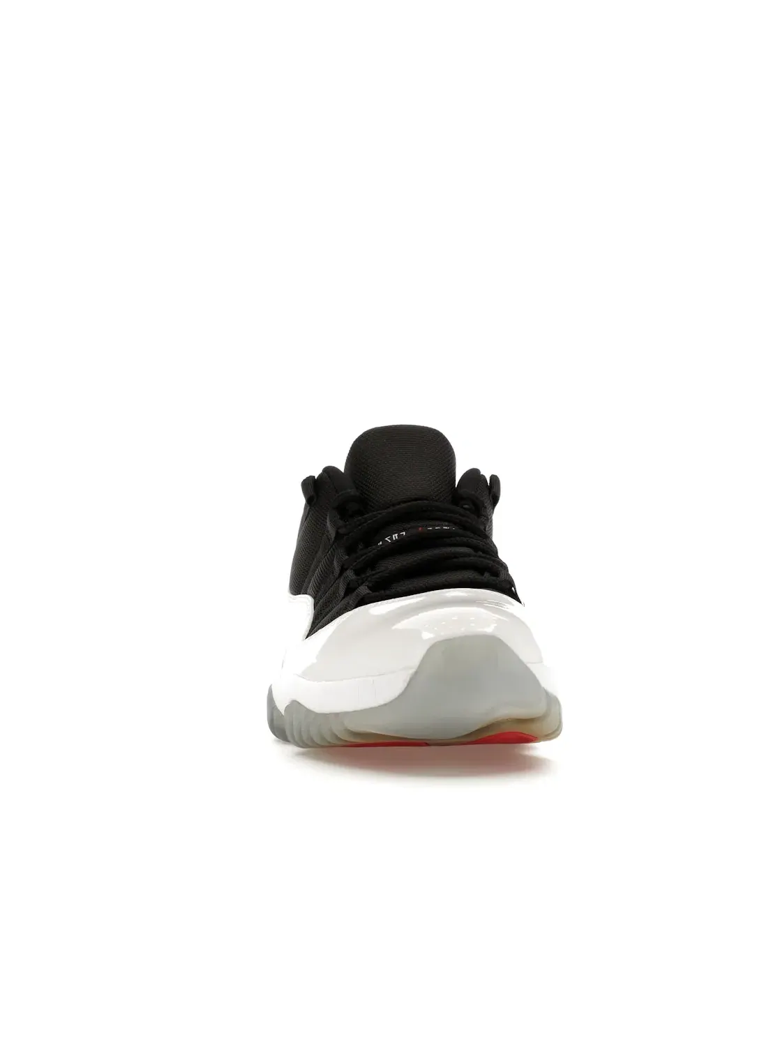 Мужские кроссовки Lifestyle с патентованной кожей Jordan 11 Retro Low Tuxedo Jordan — изображение 2 из 4