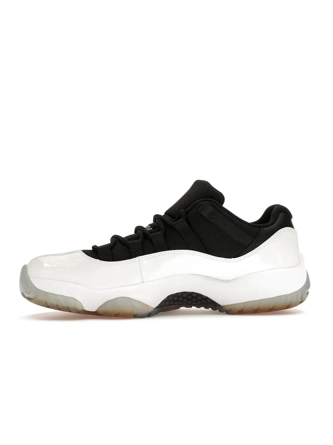 Мужские кроссовки Lifestyle с патентованной кожей Jordan 11 Retro Low Tuxedo Jordan — изображение 3 из 4