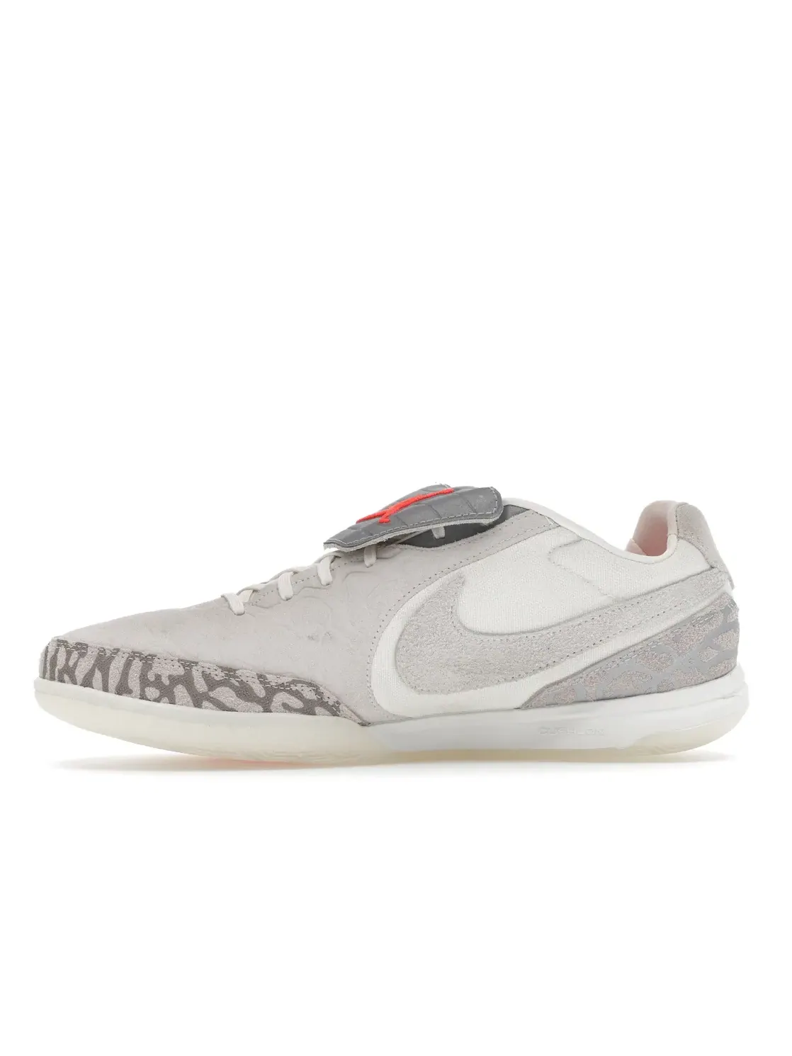 Мужские кроссовки с футбольным наследием Nike Jordan Tiempo Streetgato SE, Phantom/Sail/Infrared 23 — изображение 3 из 4