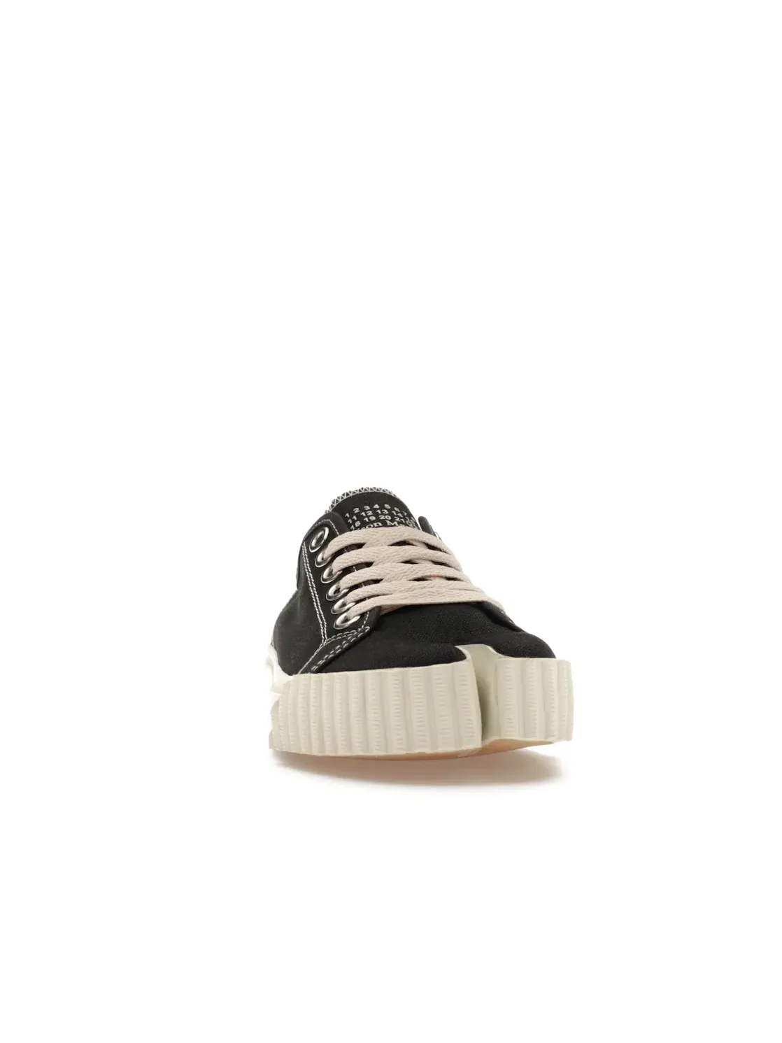 Женские кроссовки с раздвоенным носком Maison Margiela Tabi Low Top — изображение 2 из 4, черный/белый