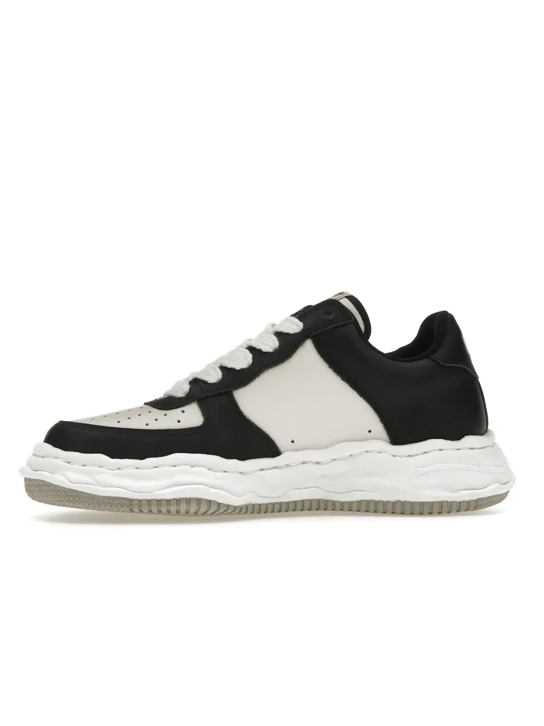 Мужские кроссовки с платформой Maison Mihara Yasuhiro Wayne OG Sole Low — изображение 3 из 4, белый/черный