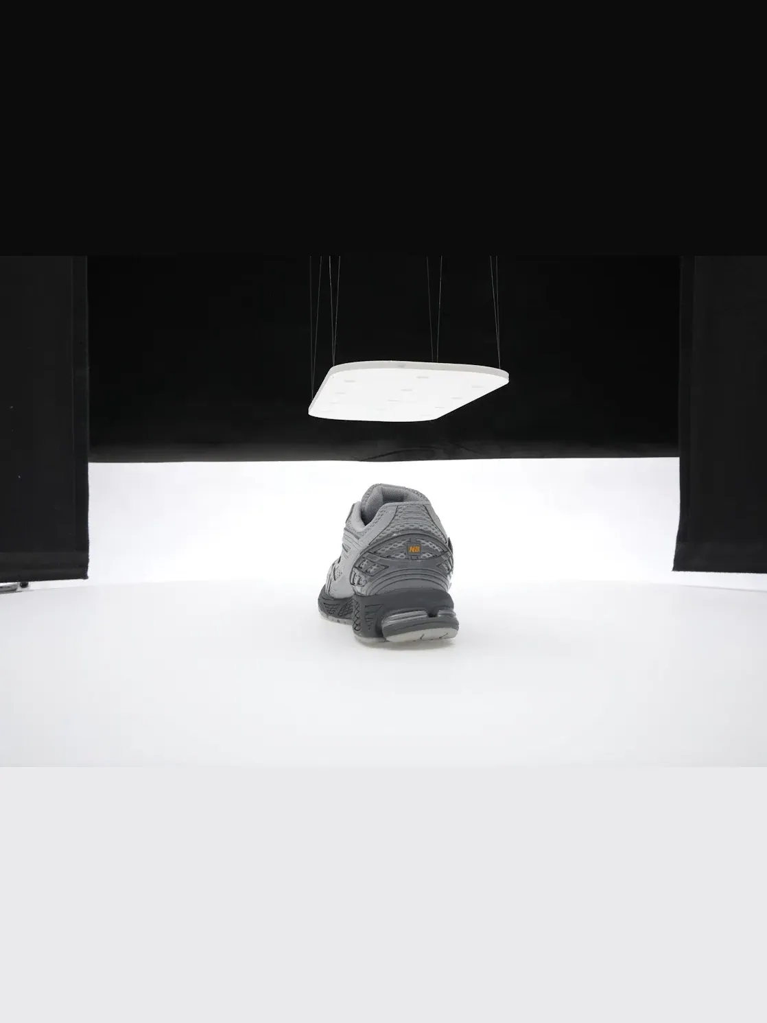 Мужские кроссовки Lifestyle New Balance 1906R — изображение 4 из 4, серый/черный