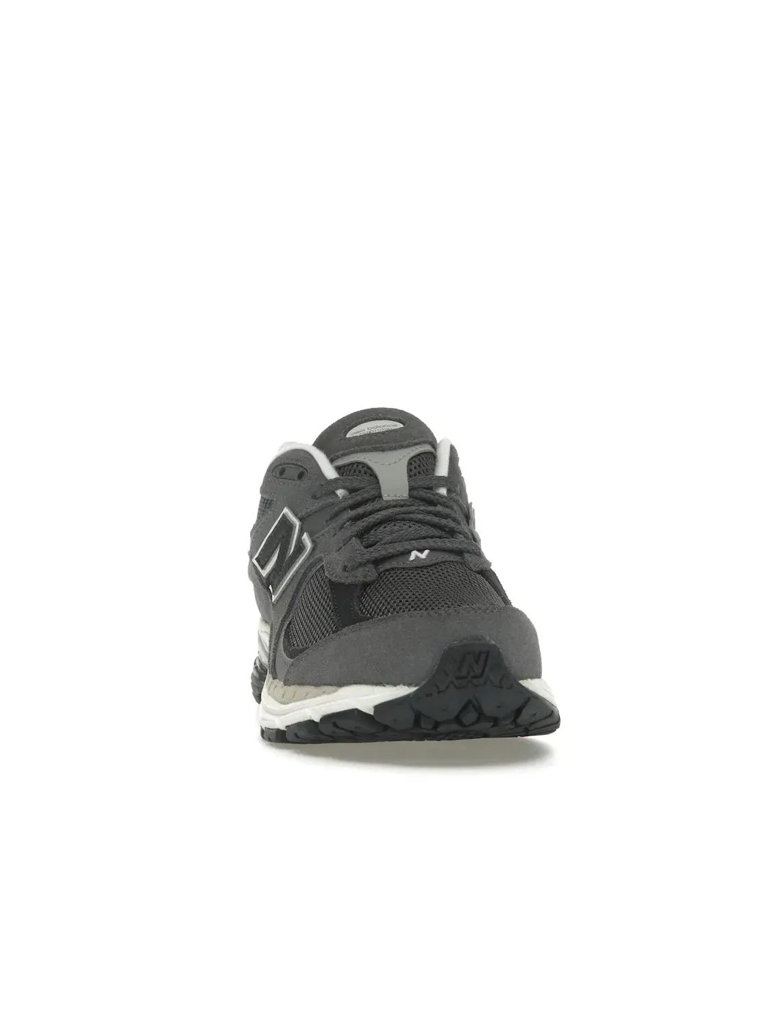 Мужские кроссовки Lifestyle New Balance 2002R Monochrome Pack, Magnet/Phantom/Sea Salt — изображение 2 из 4