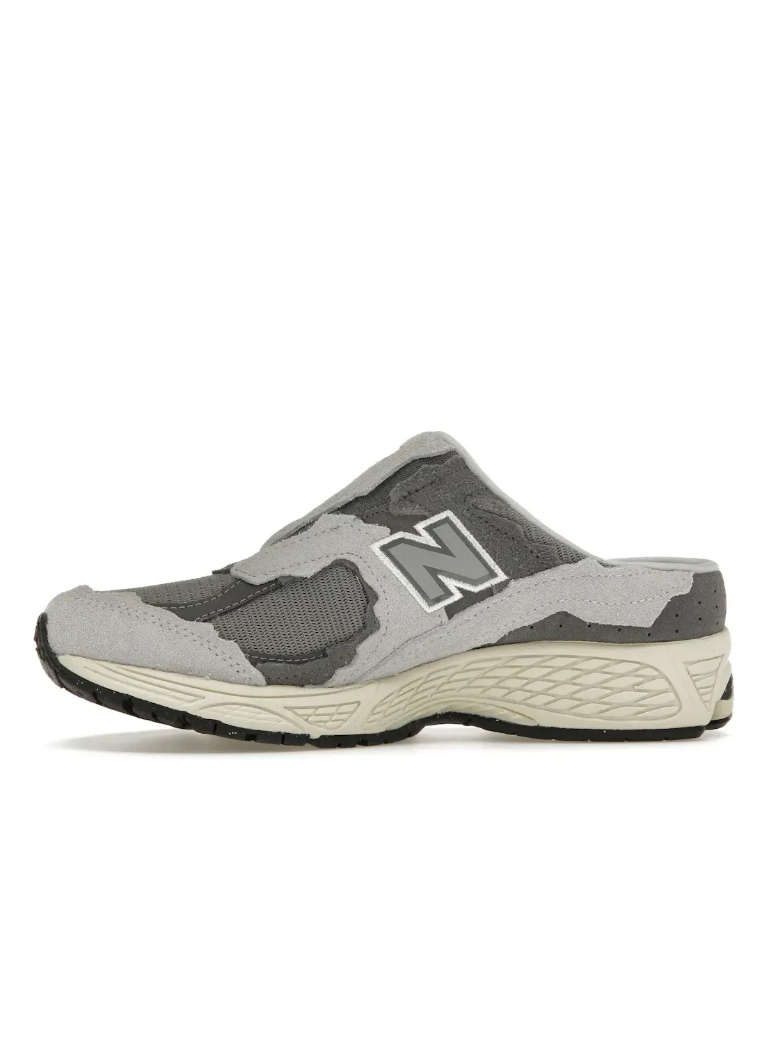Мужские слипоны-мюли с ремешком из замши и сетки New Balance 2002R Mule — изображение 3 из 4, серый