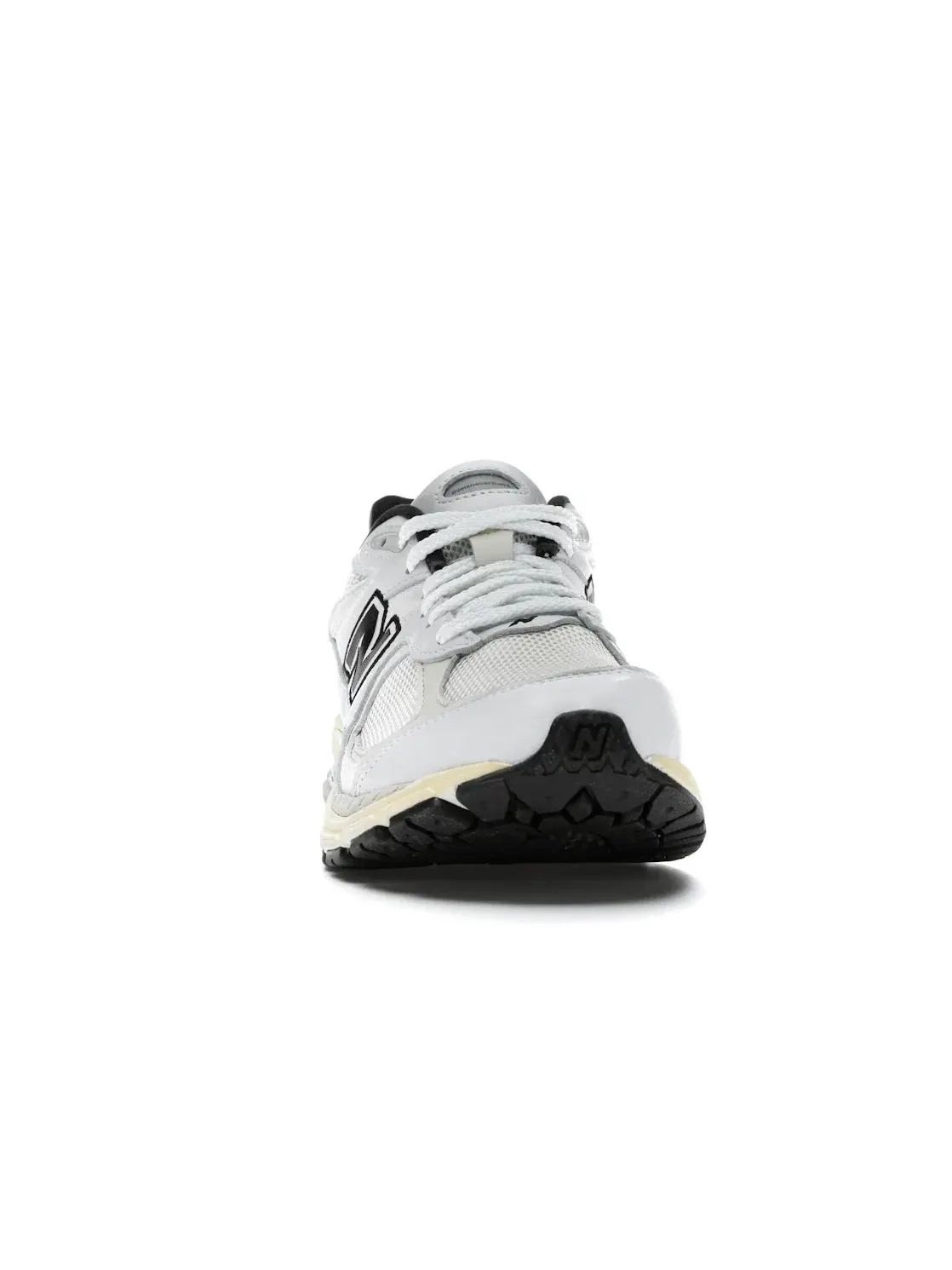Мужские кроссовки Lifestyle с замшевыми и сетчатыми вставками New Balance 2002R — изображение 2 из 4, белый/черный