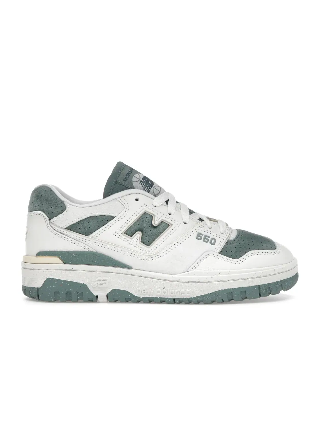 Женские кроссовки Lifestyle New Balance 550, Sea Salt Dark Juniper — изображение 1 из 4