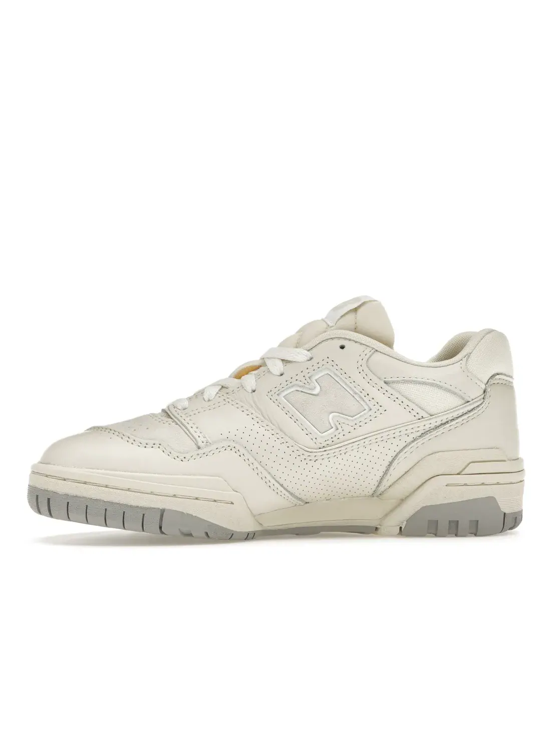 Мужские кроссовки с перфорацией New Balance 550 — изображение 3 из 4, белый