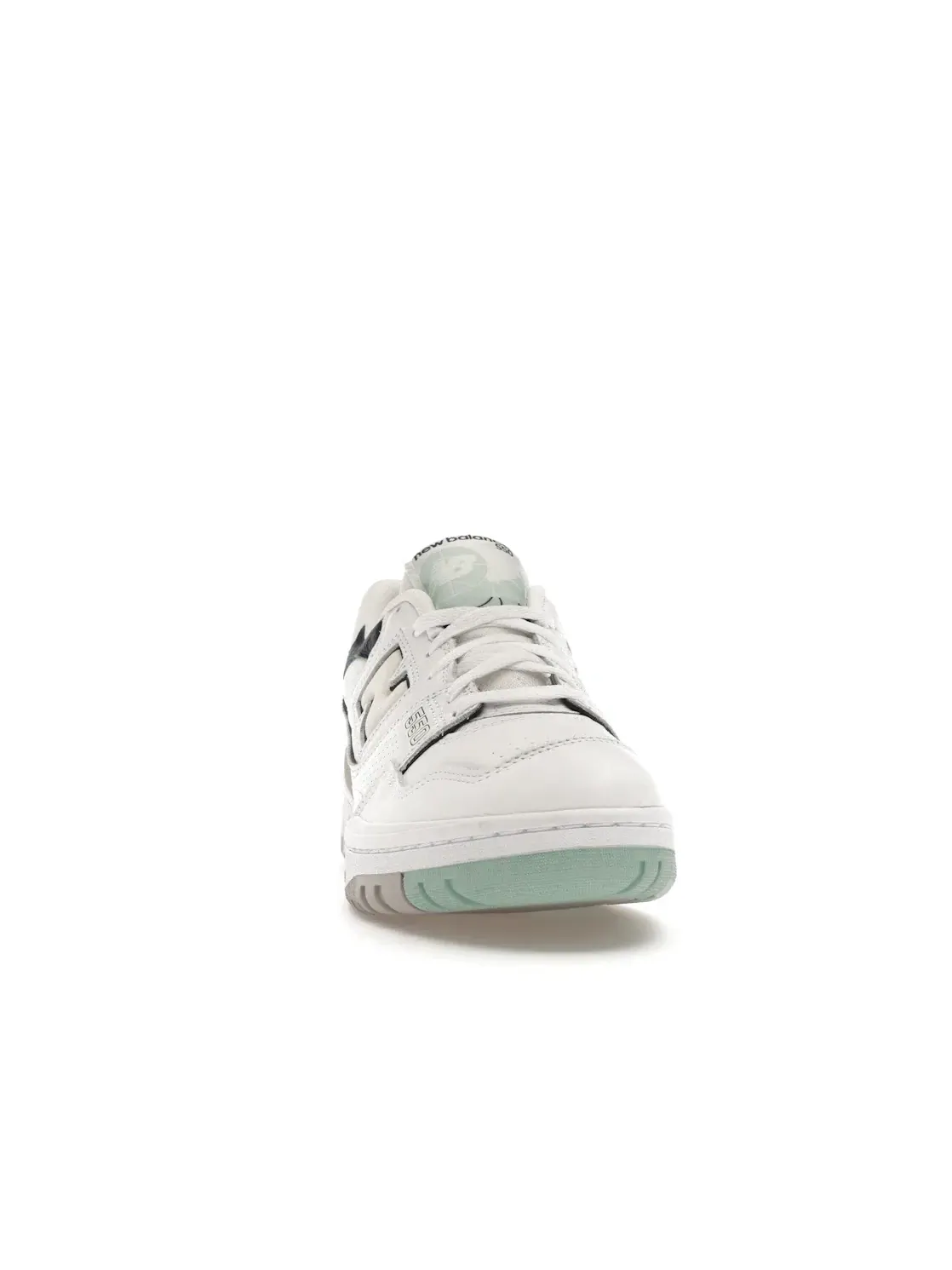 Мужские кроссовки с замшевыми вставками New Balance 550 — изображение 2 из 4, белый//темно-синий