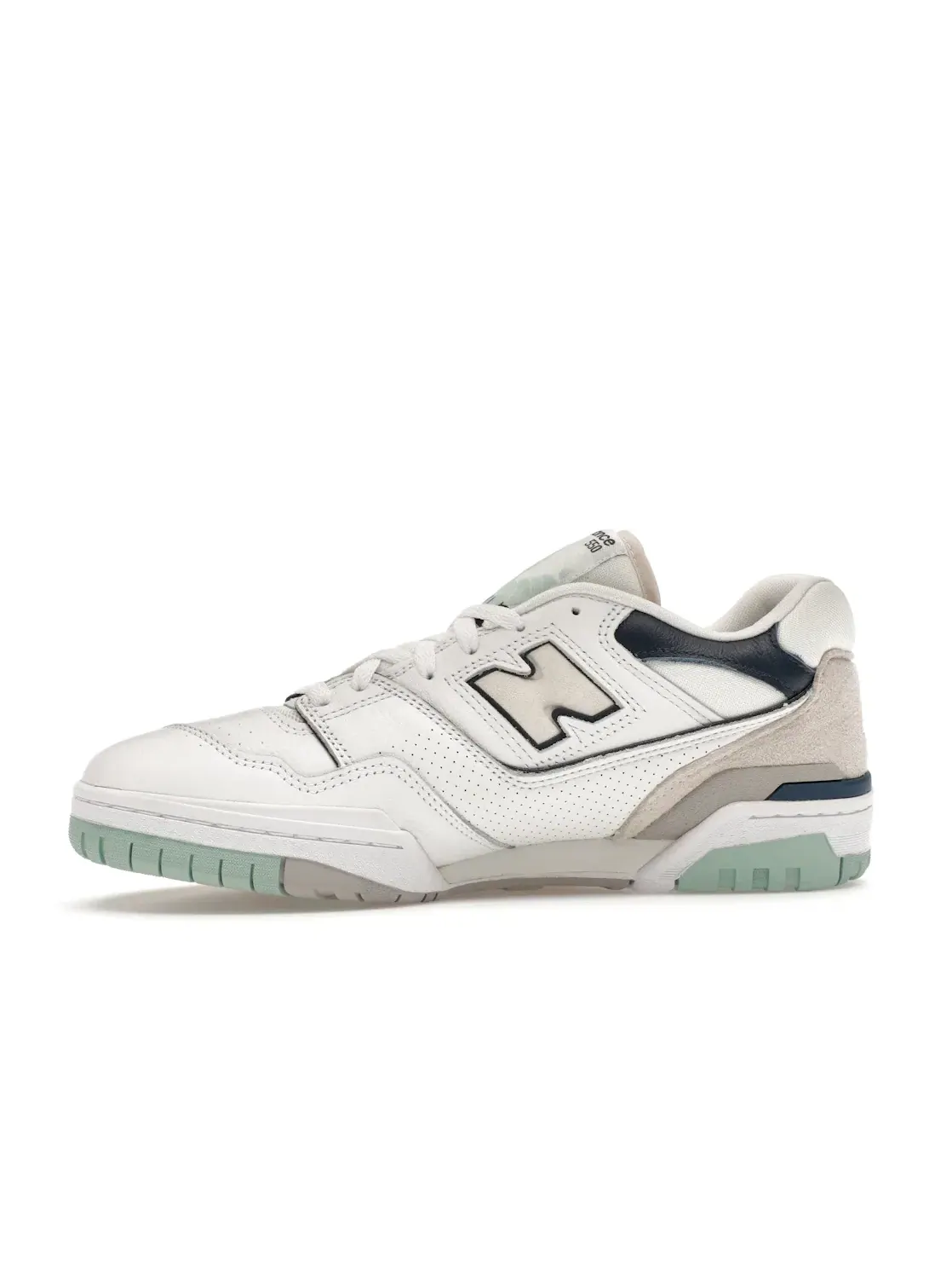 Мужские кроссовки с замшевыми вставками New Balance 550 — изображение 3 из 4, белый//темно-синий