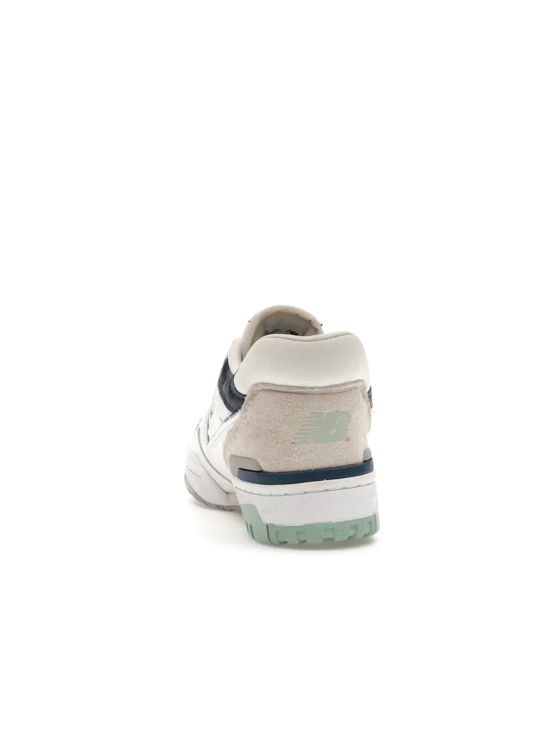 Мужские кроссовки с замшевыми вставками New Balance 550 — изображение 4 из 4, белый//темно-синий