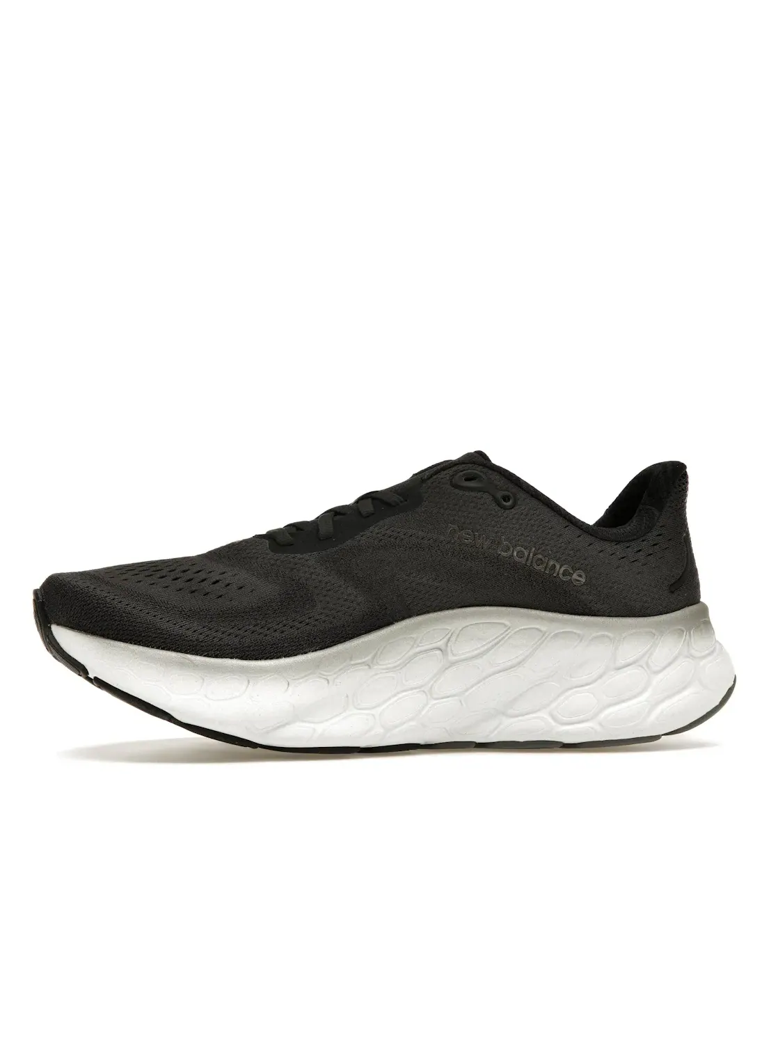 Мужские кроссовки с технологией Fresh Foam X More V4 New Balance — изображение 3 из 4, черный/белый