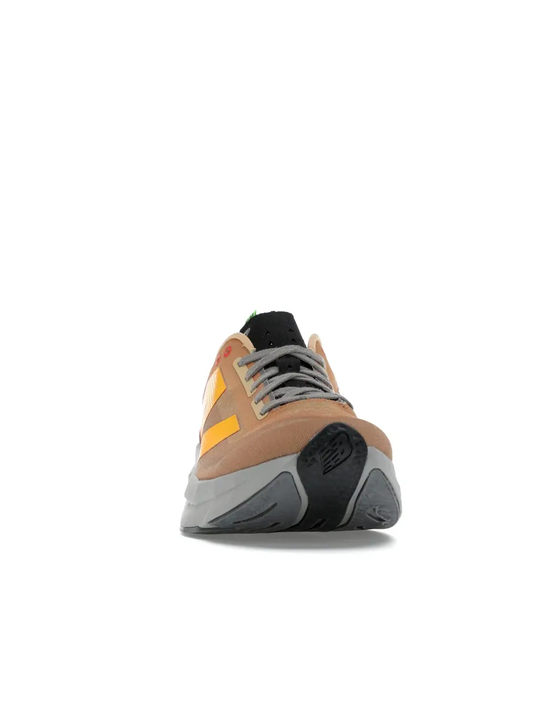 Мужские кроссовки для бега New Balance FuelCell Rebel v4 — изображение 2 из 4, бежевый