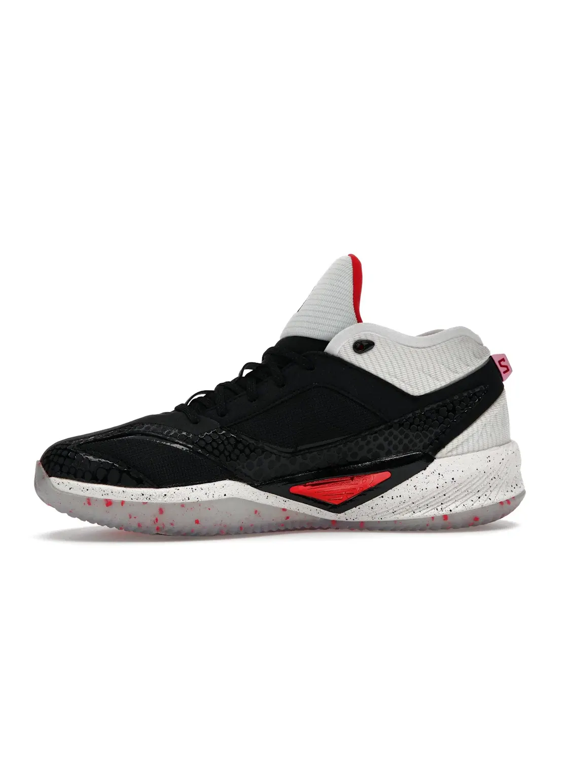 Мужские баскетбольные кроссовки New Balance KAWHI 3 — изображение 3 из 4, черный/белый/красный