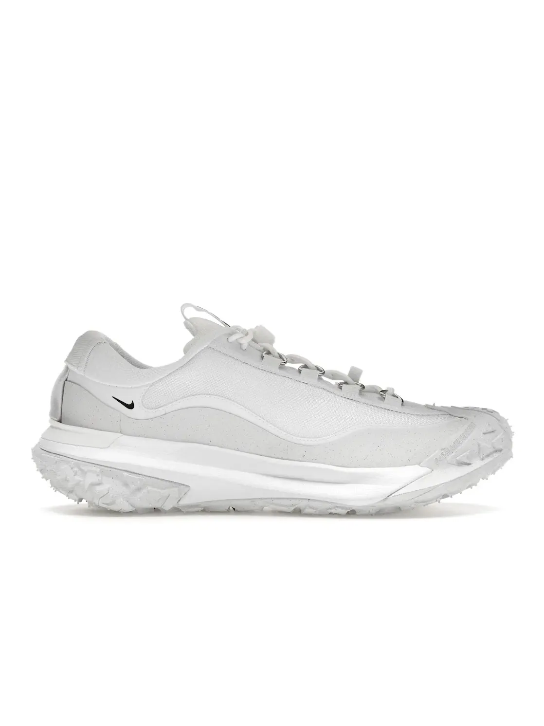 Мужские кроссовки для бега Nike ACG Mountain Fly 2 Low Comme des Garcons Homme Plus — изображение 1 из 4, белый/черный-белый