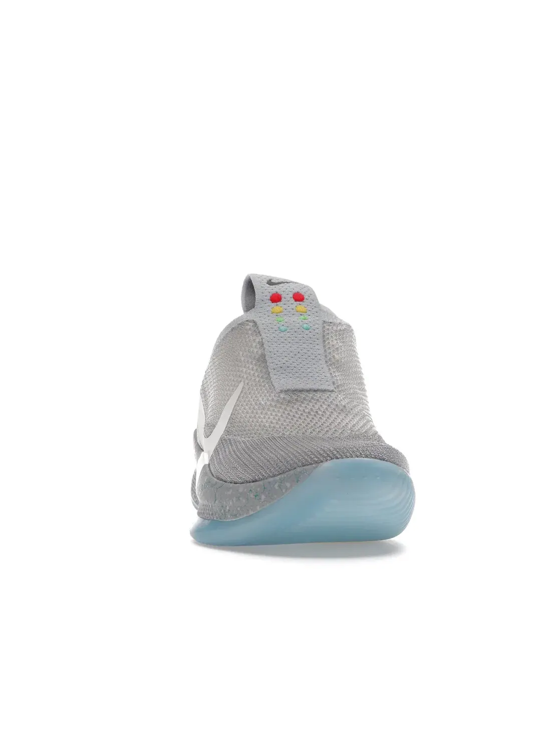 Мужские баскетбольные кроссовки с автоматической шнуровкой Nike Adapt BB — изображение 2 из 4, серый/серебристый
