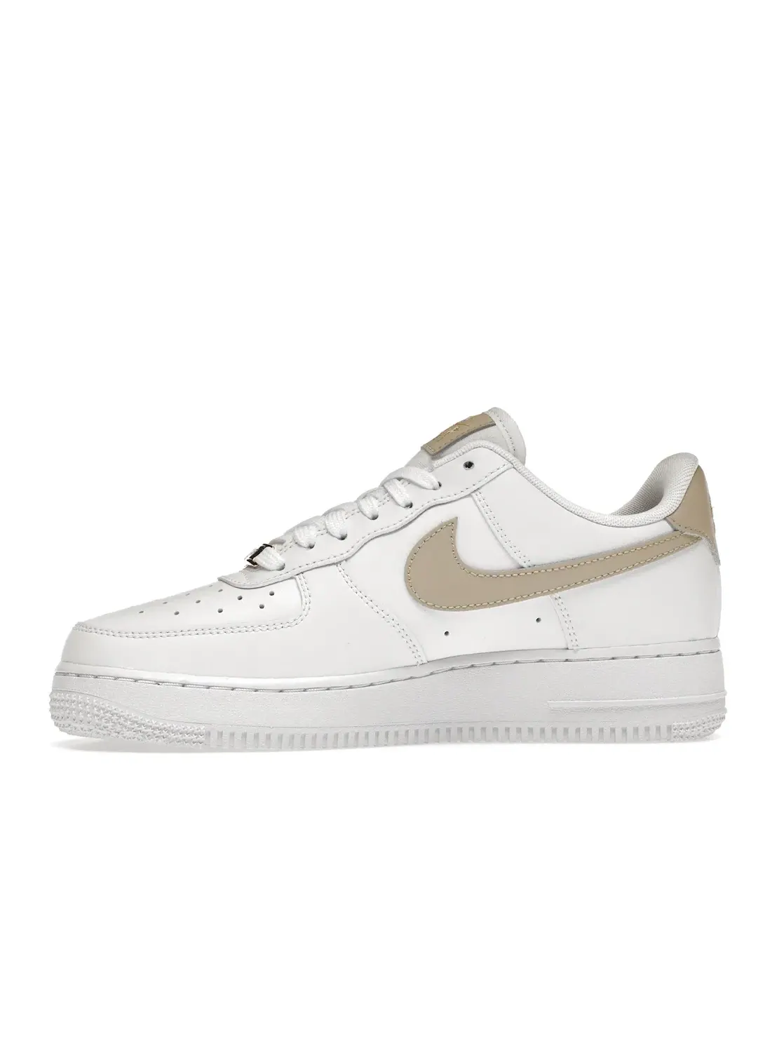 Женские кроссовки кожаные Nike Air Force 1 Low '07 Essential — изображение 3 из 4, белый///белый