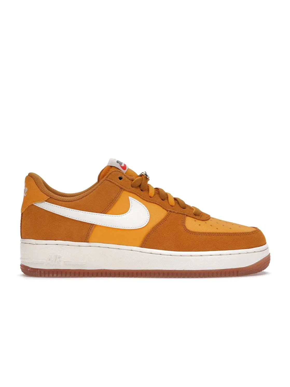 Женские кроссовки Lifestyle Nike Air Force 1 Low '07 — изображение 1 из 4, золотистый/золотистый