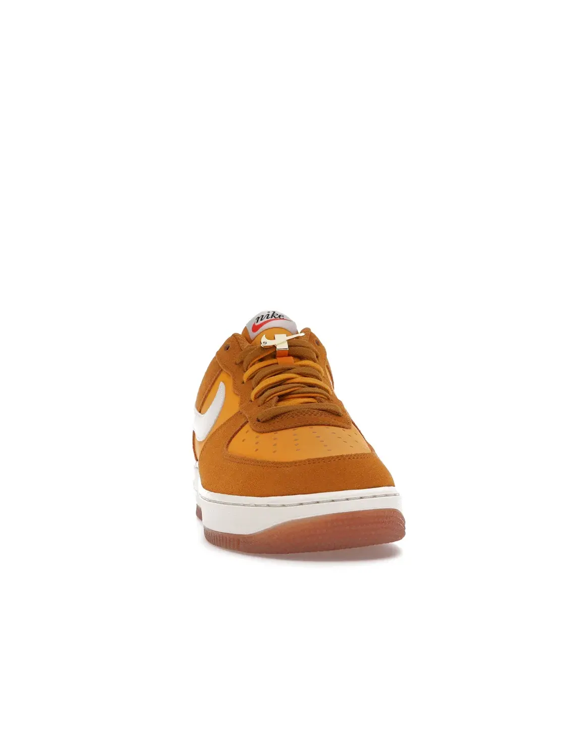 Женские кроссовки Lifestyle Nike Air Force 1 Low '07 — изображение 2 из 4, золотистый/золотистый