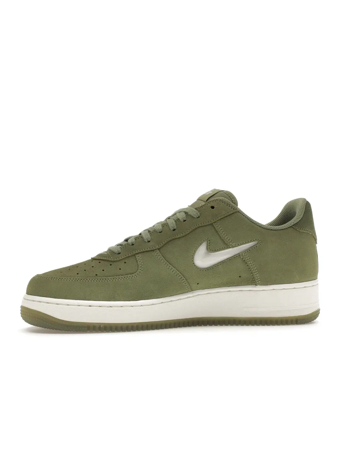 Мужские кроссовки Lifestyle с замшевым верхом Nike Air Force 1 '07 Low — изображение 3 из 4, зеленый/белый