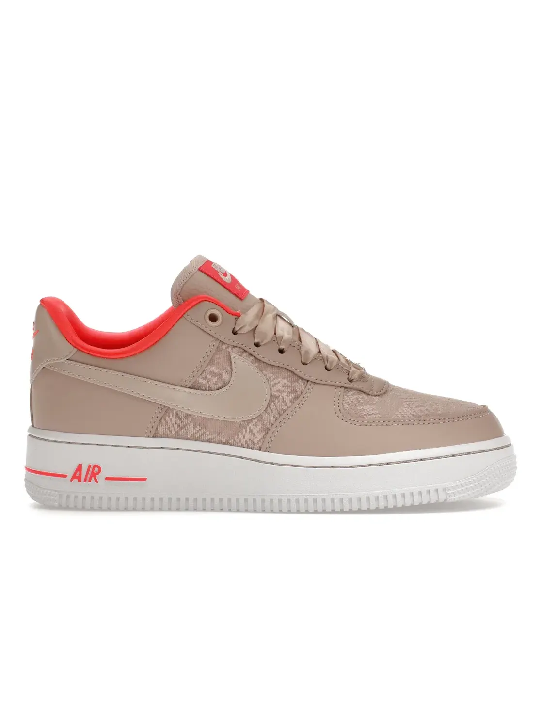 Женские кроссовки с перфорацией Nike Air Force 1 '07 Low — изображение 1 из 4, белый