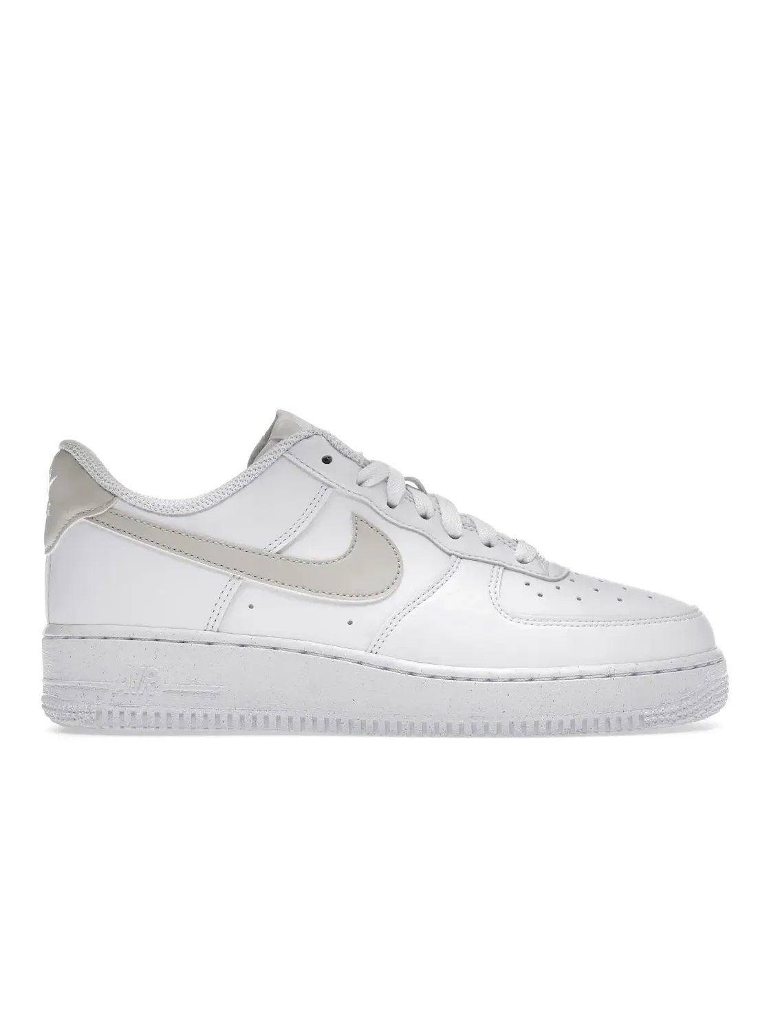 Женские кроссовки Lifestyle Nike Air Force 1 07 Low — изображение 1 из 3, серый/светлый коричневый