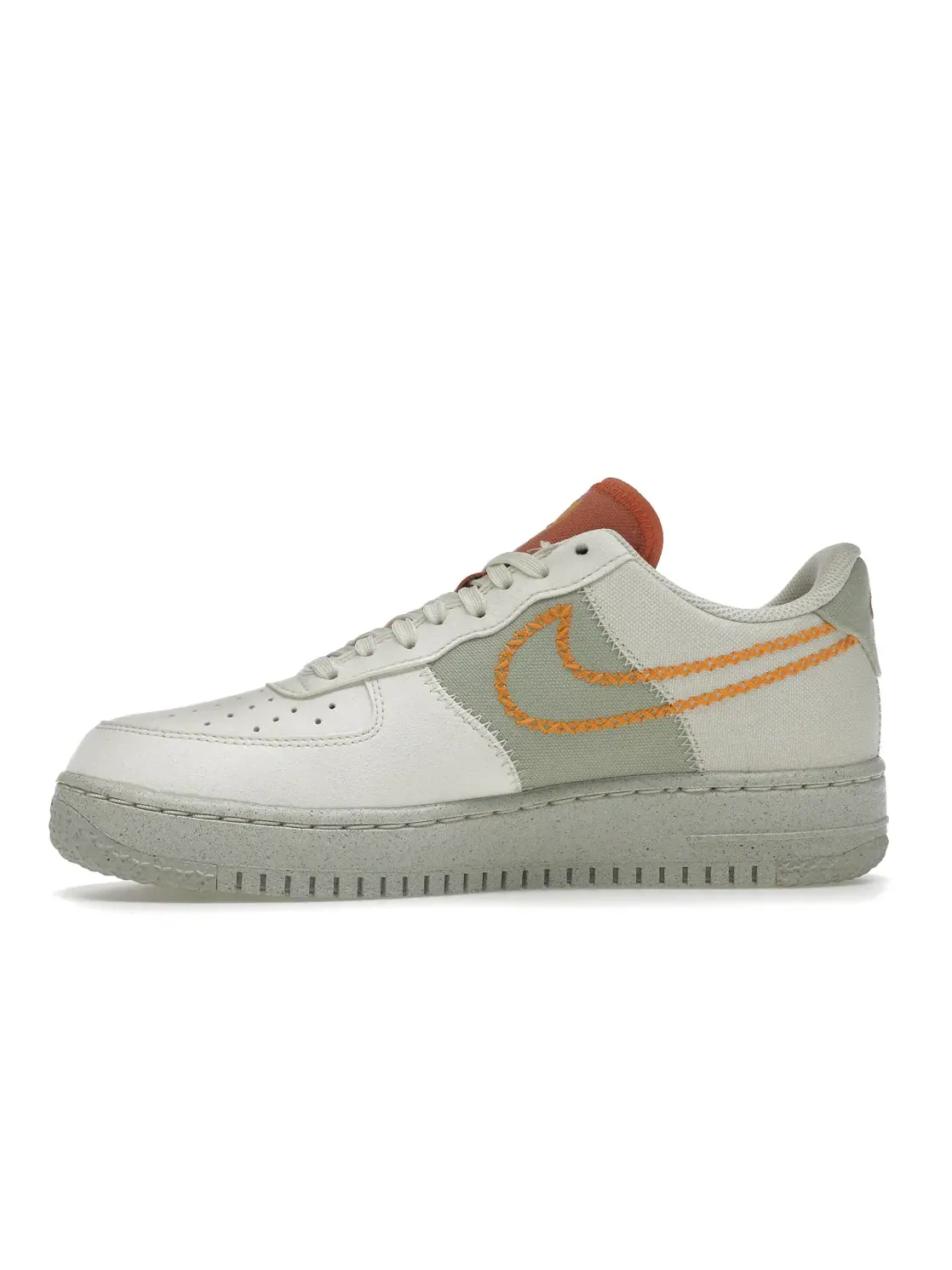 Женские кроссовки для повседневной носки Nike Air Force 1 '07 Low NH Nike — изображение 3 из 4, светлый-оливковый