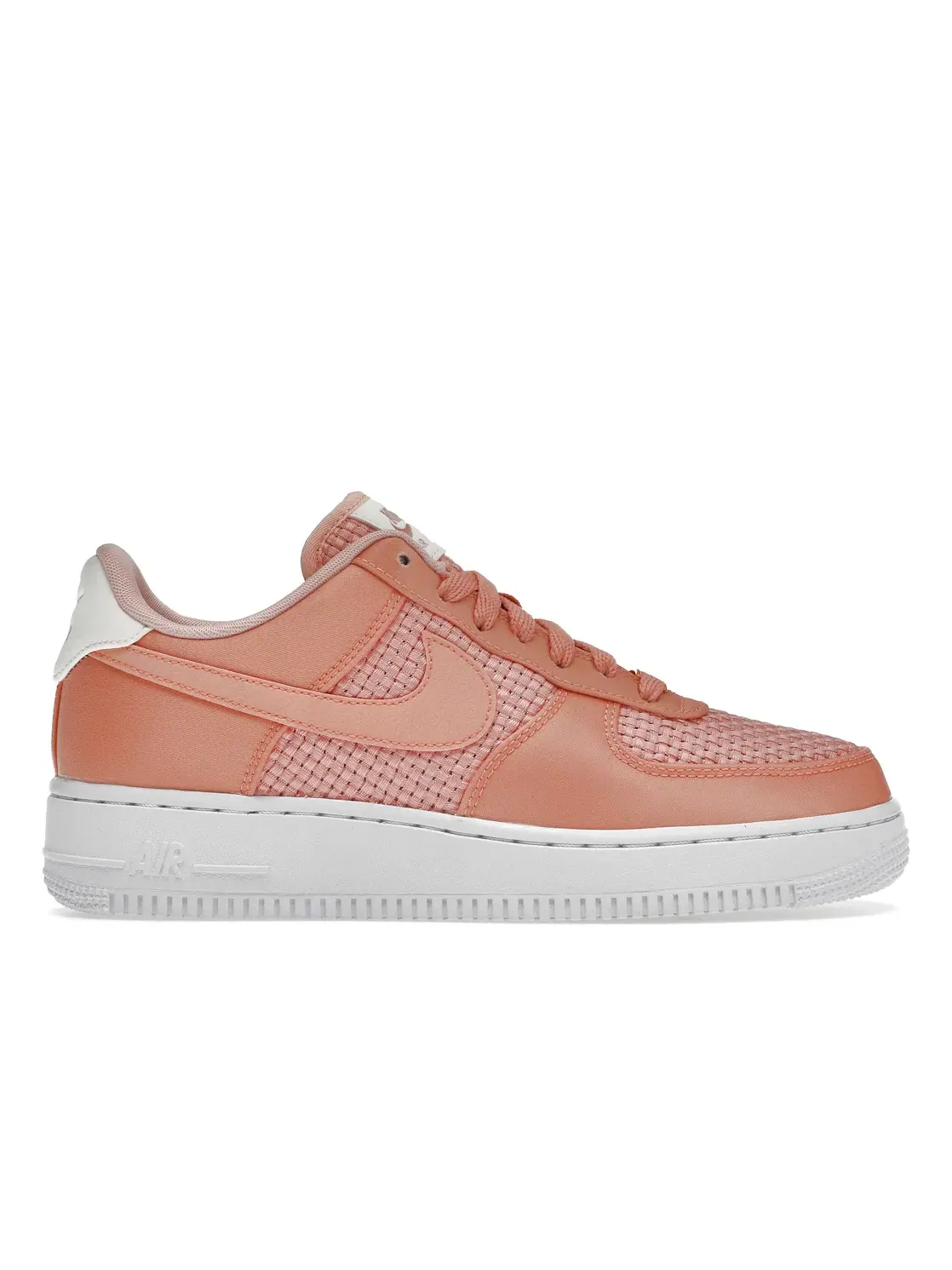 Женские кроссовки повседневные Nike Air Force 1 '07 Low SE Woven, Crimson Bliss/Crimson Bliss — изображение 1 из 4