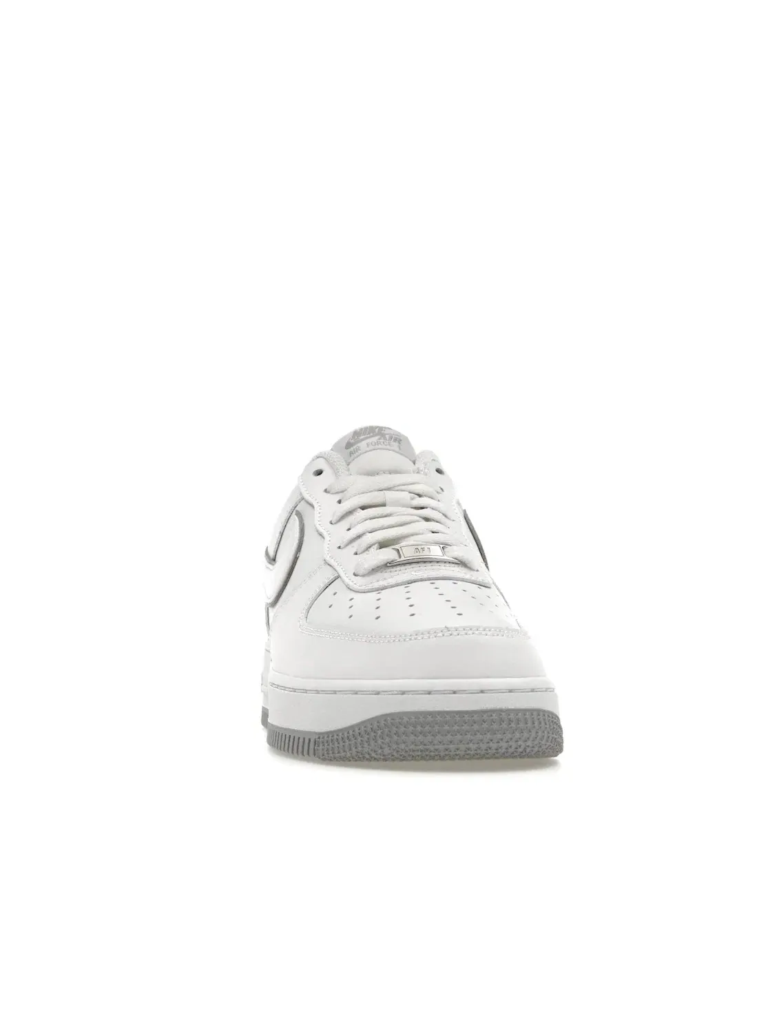 Мужские кроссовки Lifestyle с белой кожаной отделкой Nike Air Force 1 '07 Low — изображение 2 из 4, белый/белый/серый