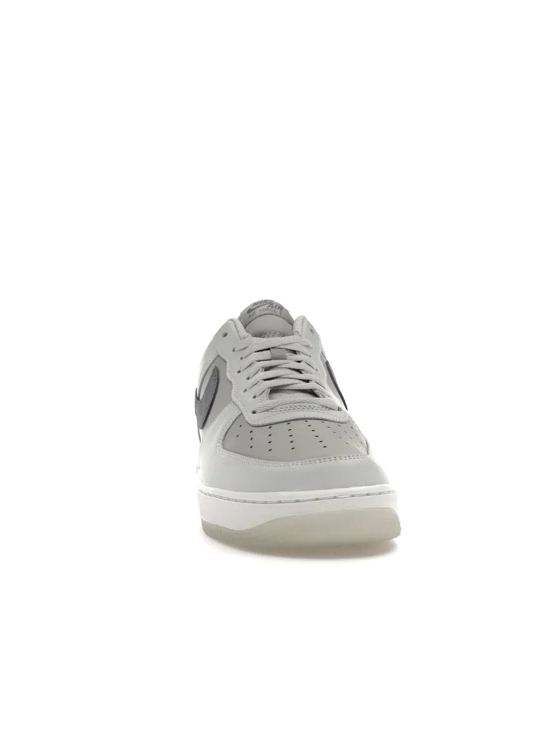 Мужские кроссовки с перфорированным носком Nike Air Force 1 '07 LV8 — изображение 2 из 4