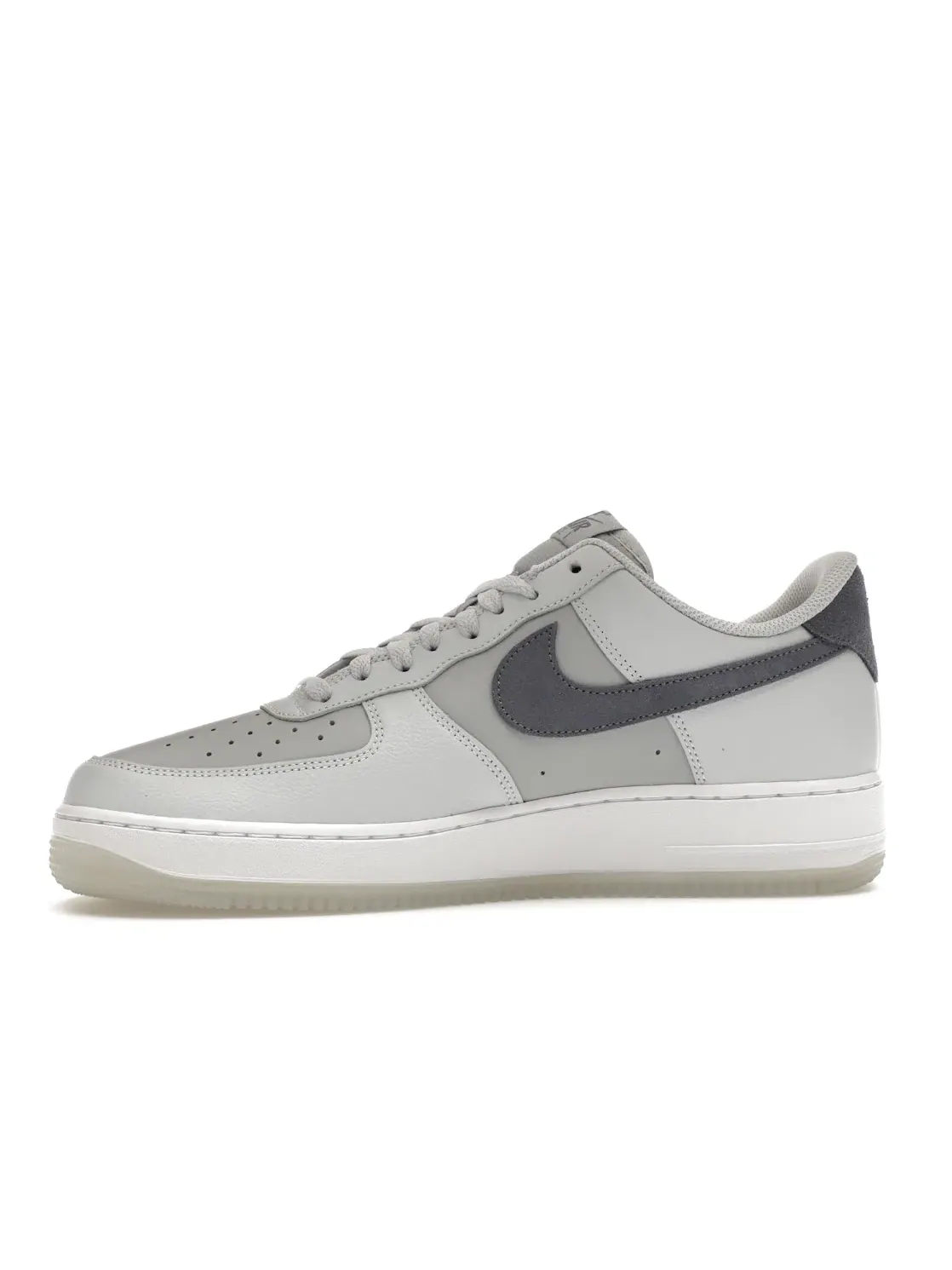 Мужские кроссовки с перфорированным носком Nike Air Force 1 '07 LV8 — изображение 3 из 4