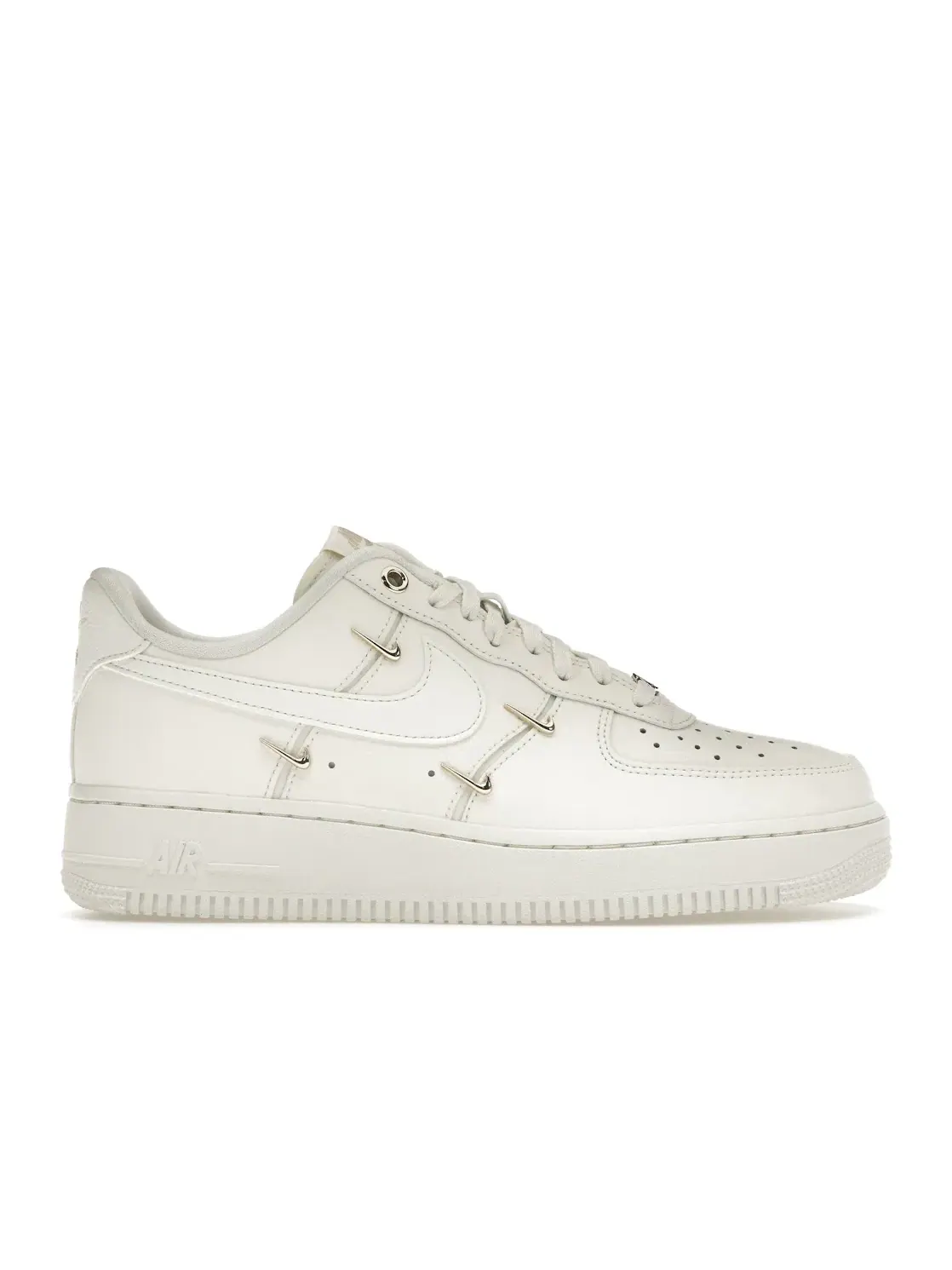 Женские кроссовки с перфорацией Nike Air Force 1 '07 LX CN — изображение 1 из 4, металлик золотистый