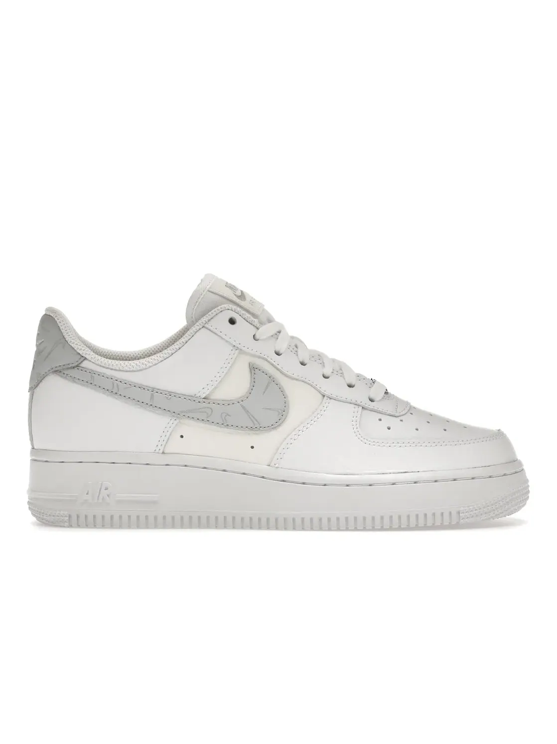 Женские кроссовки Lifestyle Nike Air Force 1 '07 — изображение 1 из 4