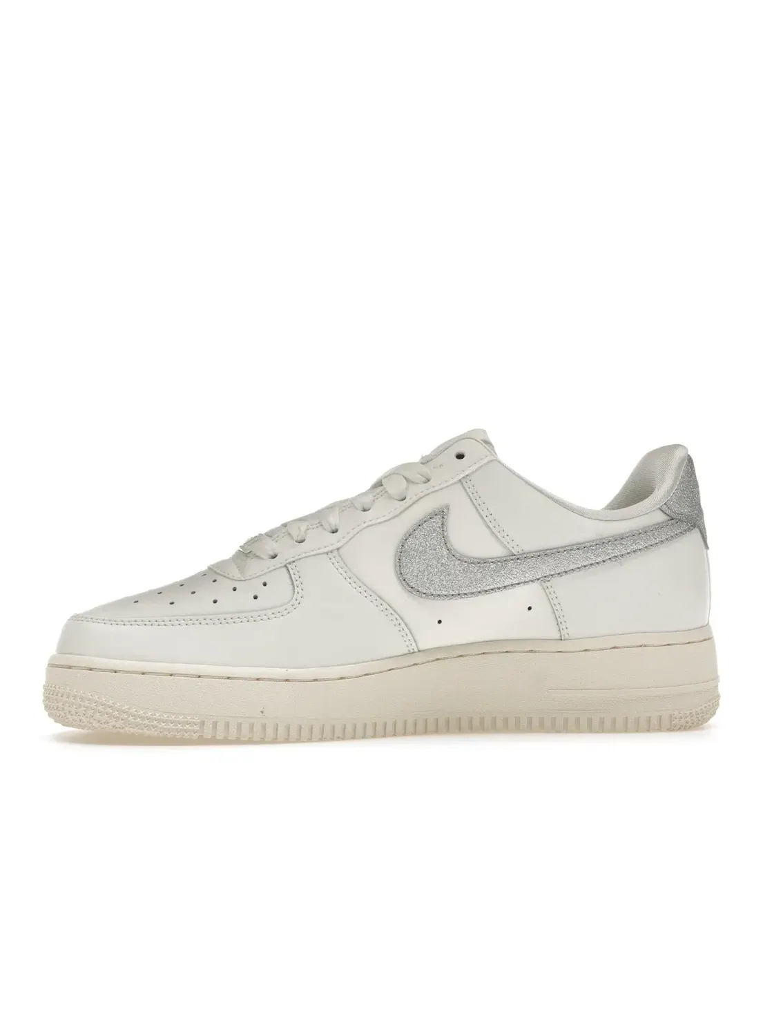 Женские кроссовки Lifestyle Nike Air Force 1 '07 — изображение 3 из 4