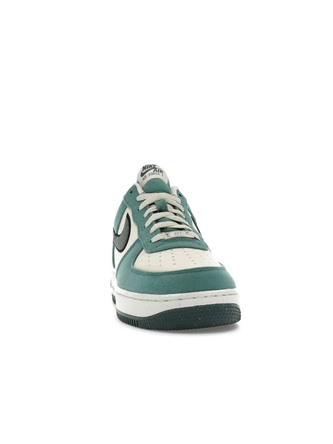 Мужские кроссовки с текстурированной кожей Nike Air Force 1 '07 — изображение 2 из 4, черный/винтажный зеленый
