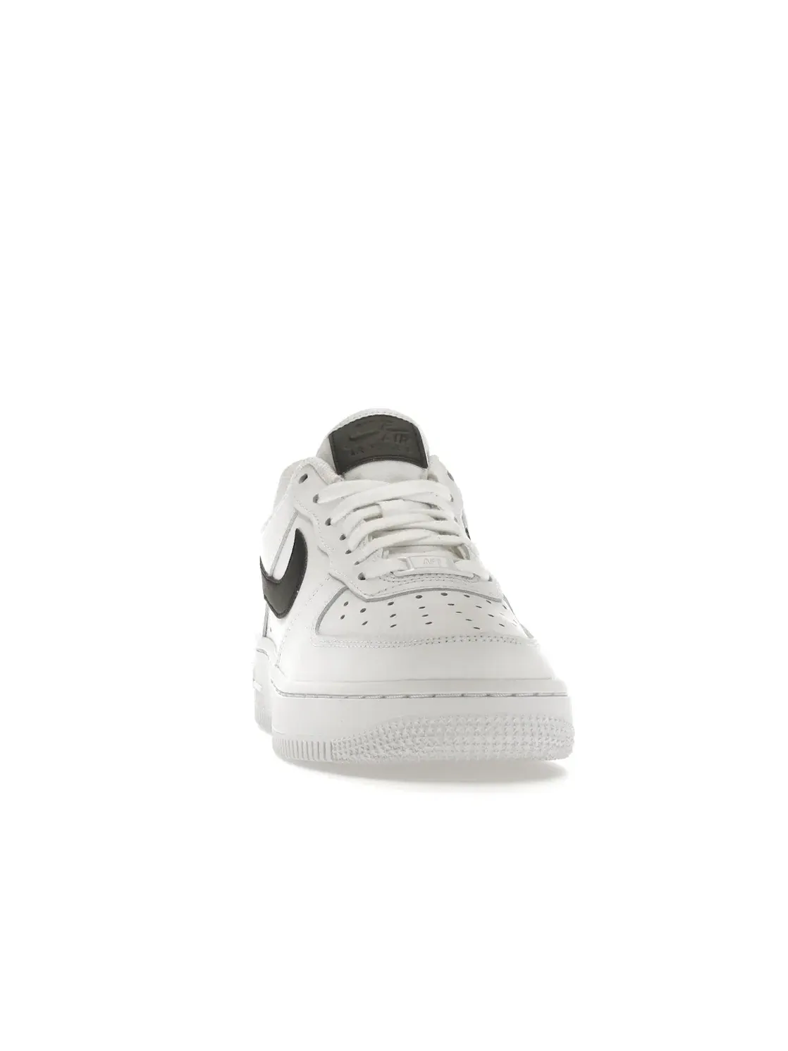 Женские кроссовки с текстурной кожей Nike Air Force 1 Low '07 — изображение 2 из 4, белый/черный-белый