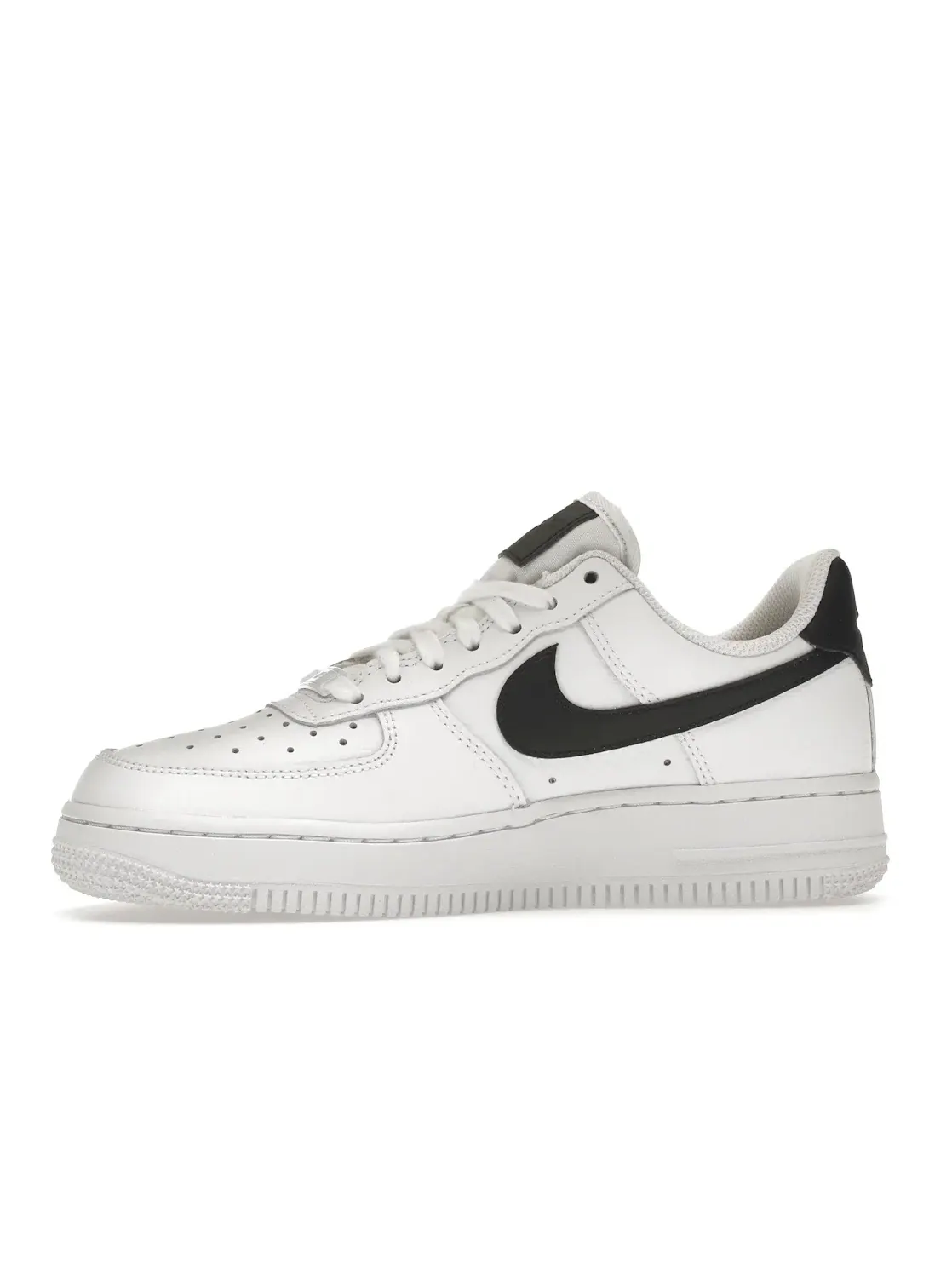 Женские кроссовки с текстурной кожей Nike Air Force 1 Low '07 — изображение 3 из 4, белый/черный-белый