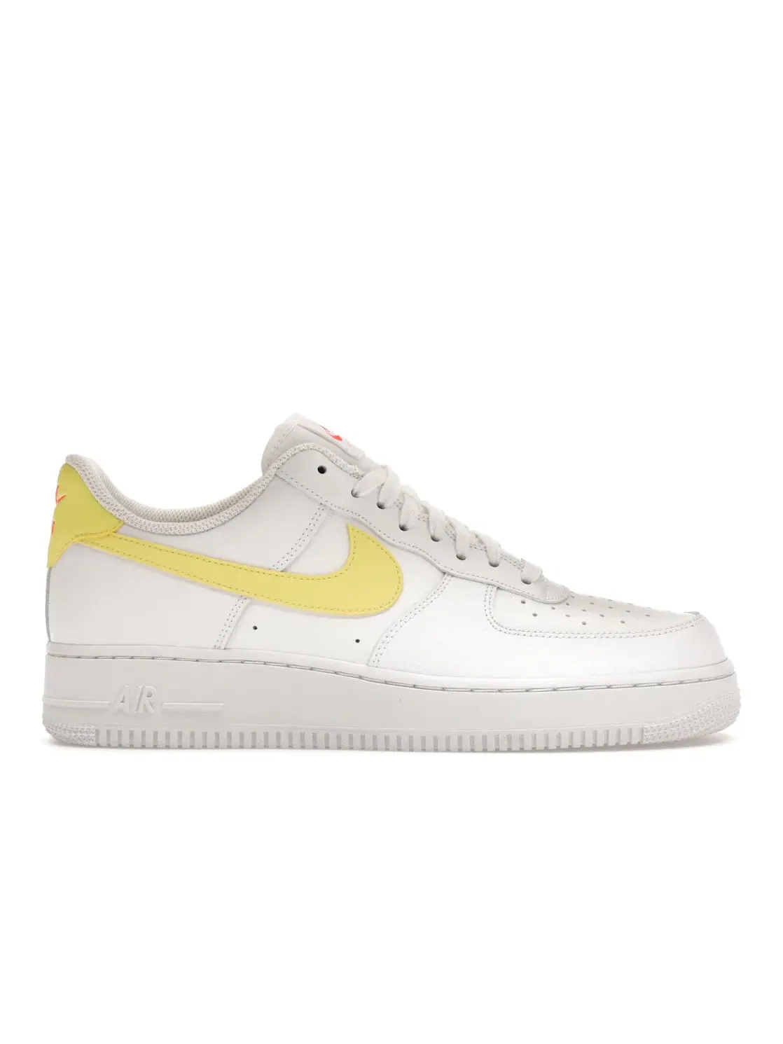 Женские кроссовки Lifestyle Nike Air Force 1 Low '07 — изображение 1 из 4, белый/светлый