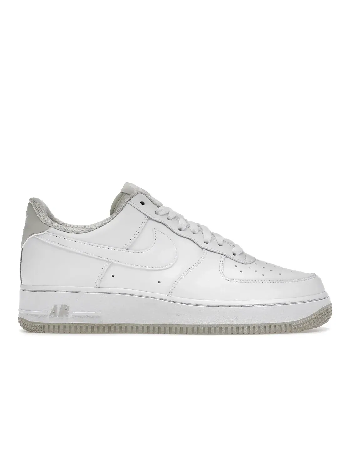 Мужские кроссовки с контрастными элементами Nike Air Force 1 Low '07 — изображение 1 из 4, белый/светлый/белый