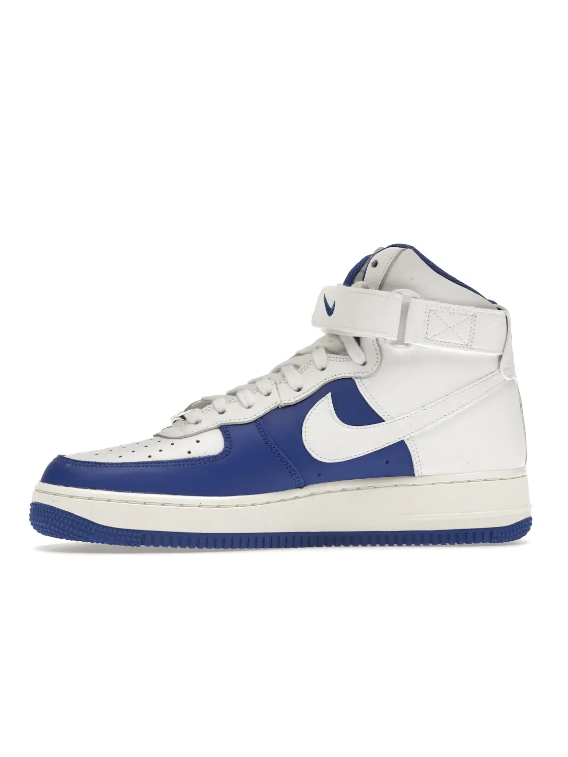 Мужские кроссовки Lifestyle Nike Air Force 1 High '07 LV8 — изображение 3 из 4, белый/белый