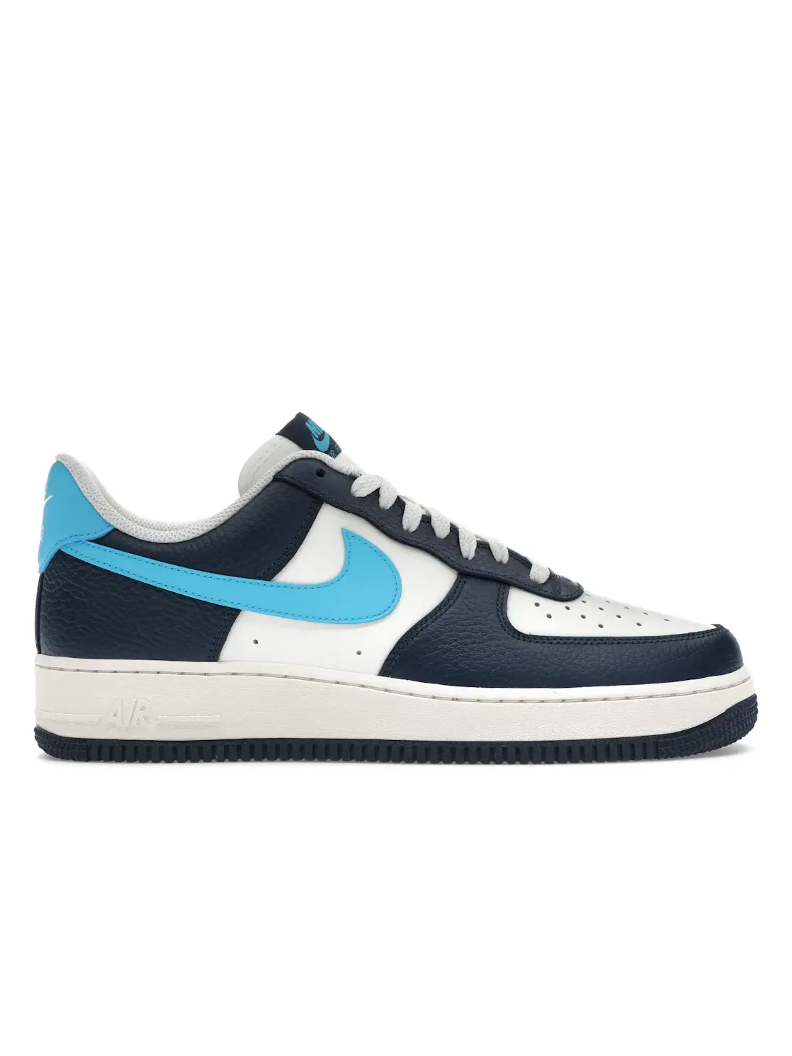 Мужские кроссовки Lifestyle Nike Air Force 1 Low '07 — изображение 1 из 4