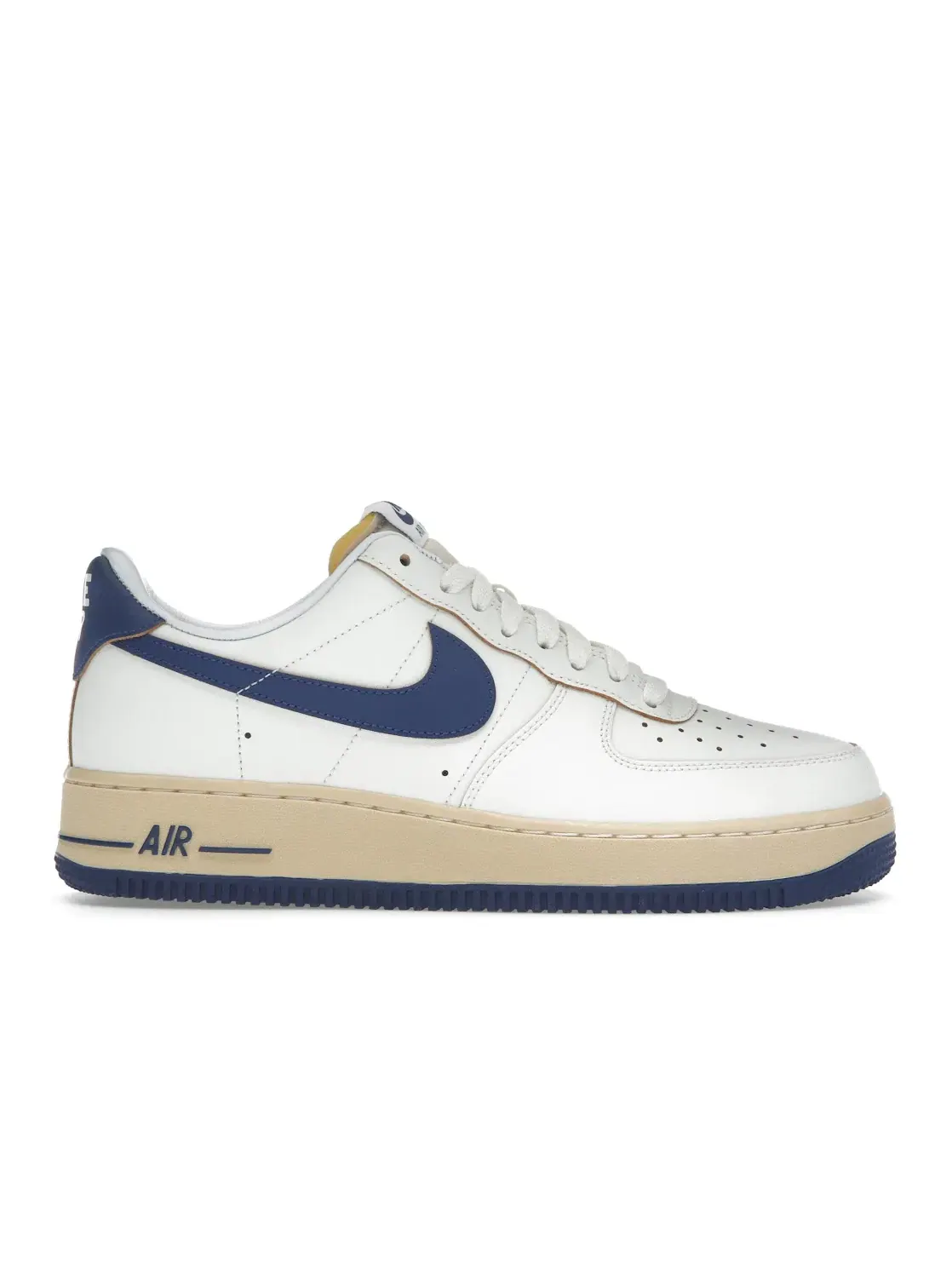 Женские кроссовки Lifestyle Nike Air Force 1 Low '07 — изображение 1 из 4